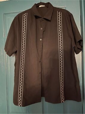 Men's Black Short-Sleeve Embroidered Button-Down Shirt